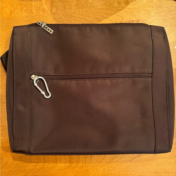 Maxx New York Microfiber Compartment Zip Top Bag Crossbody
Chocolate EUC - Picture 2 of 10